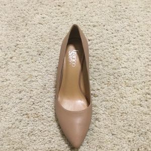 Wedge heel with pointy toe